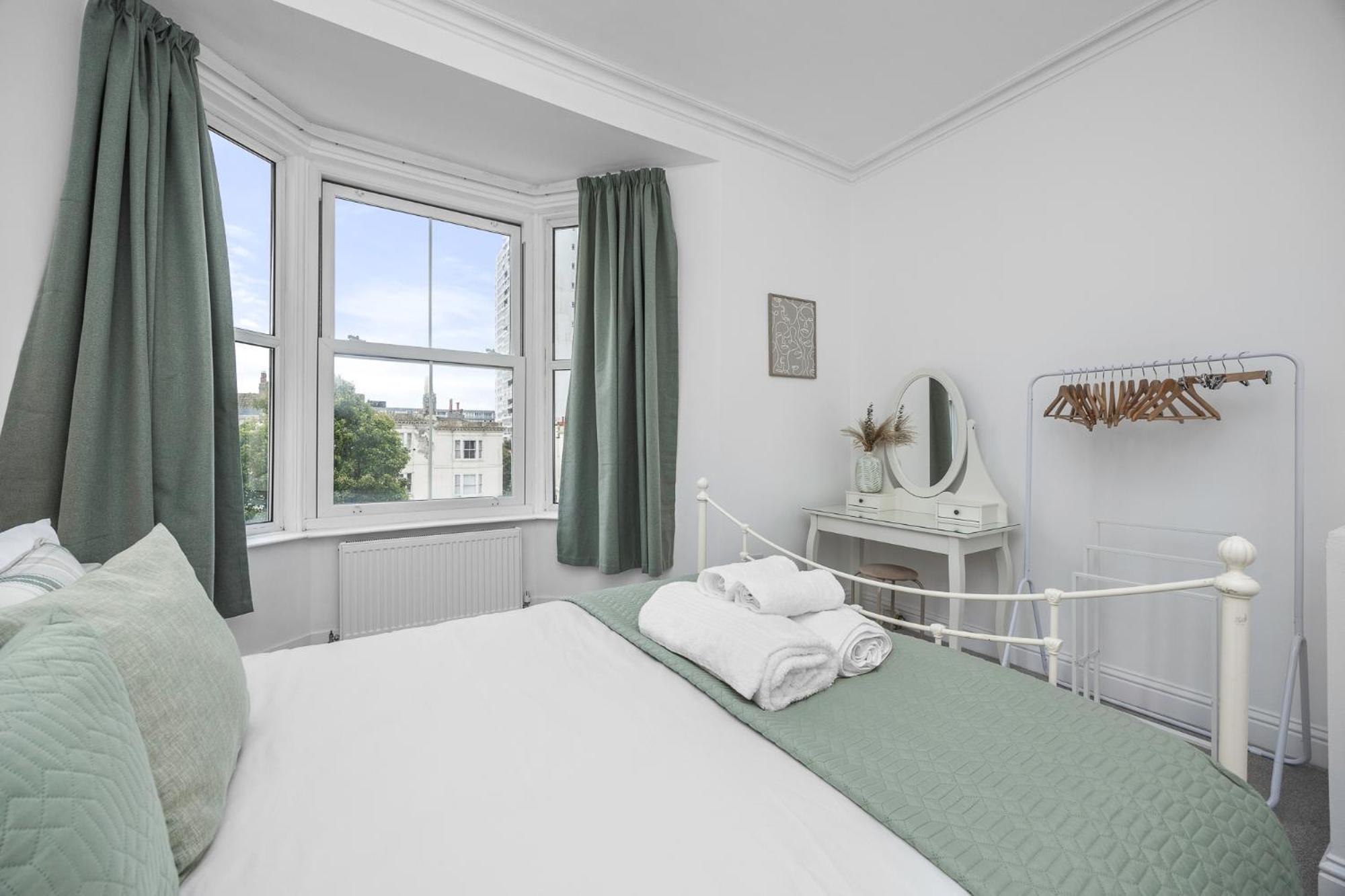 2 Bedroom Flat - With King Sized Beds, Netflix And Sky - Perfect For Contractors, Vacation Guests Or Those Relocating Brighton Exterior photo