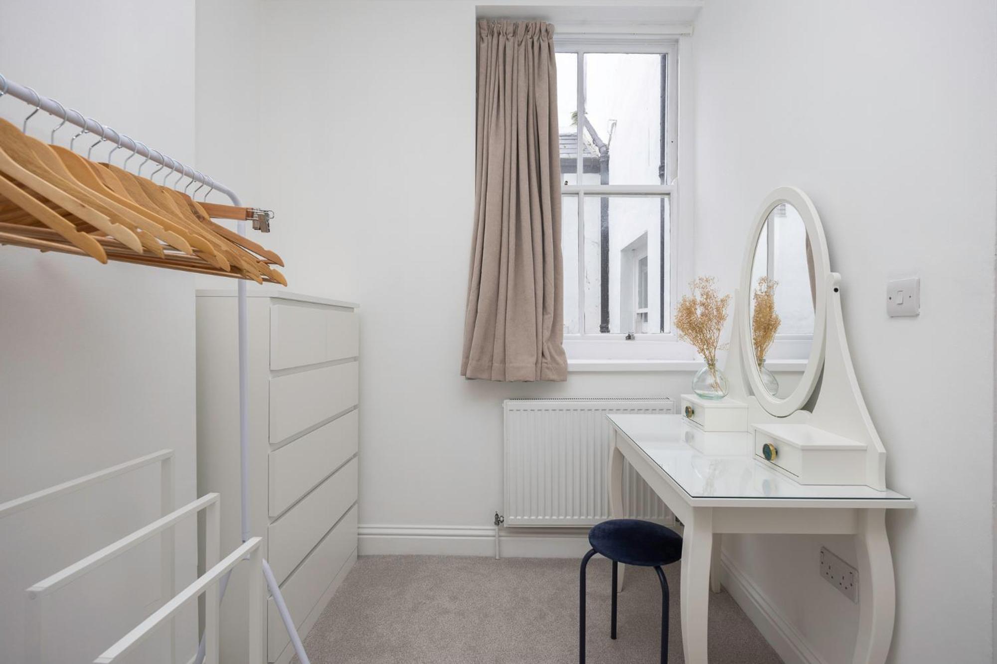 2 Bedroom Flat - With King Sized Beds, Netflix And Sky - Perfect For Contractors, Vacation Guests Or Those Relocating Brighton Exterior photo